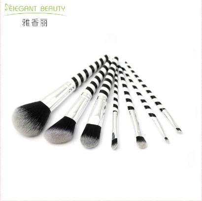 新買的化妝刷需要清洗么，該如何清洗呢？