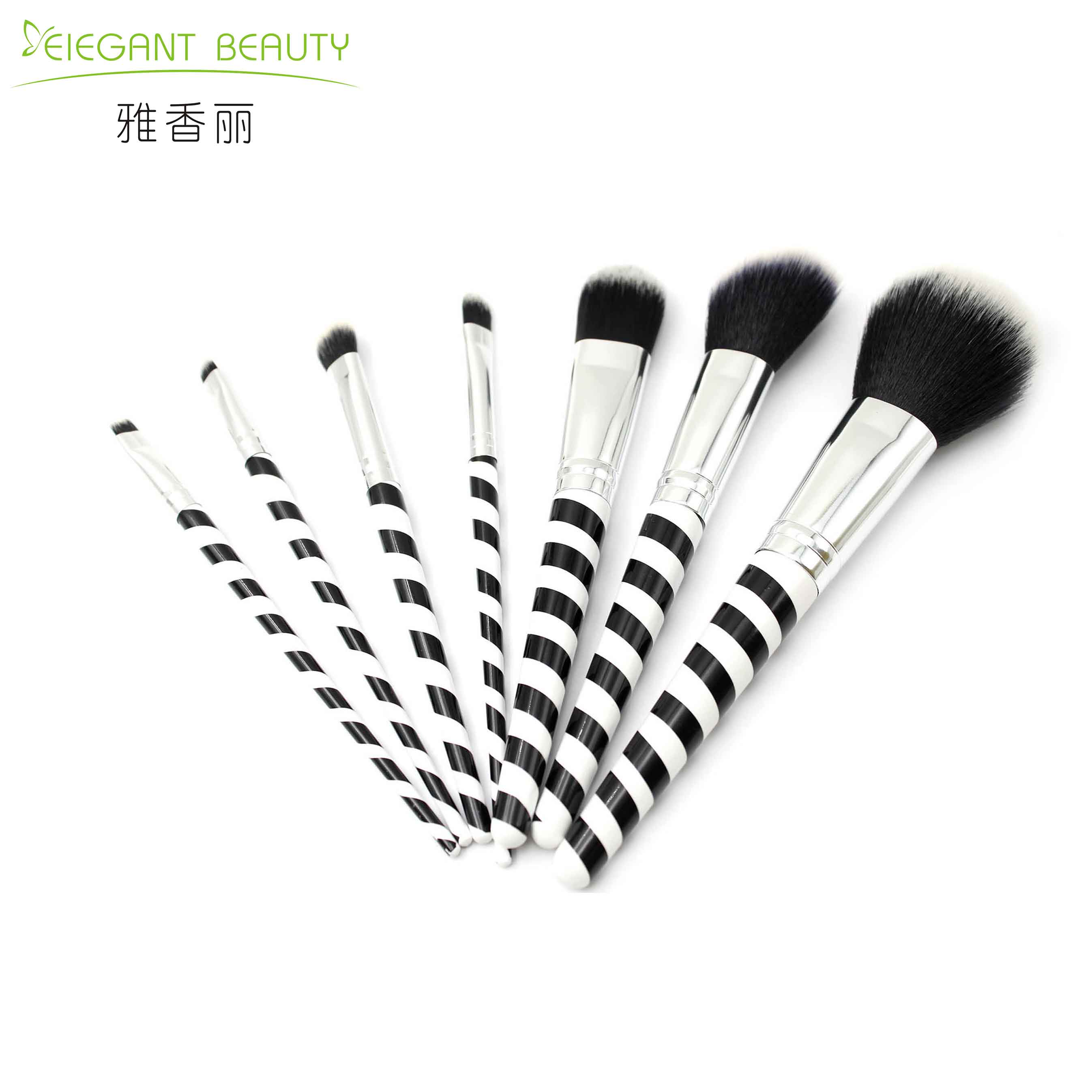 清理化妝刷上彩妝殘留的正確方法，你知道嗎？