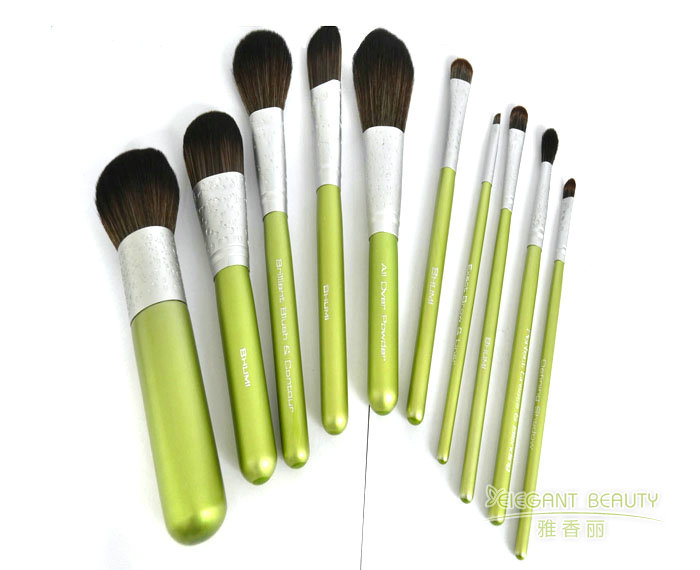 作為生產(chǎn)定制廠家，你們?nèi)绾未_保成套化妝刷的質(zhì)量與耐用性？