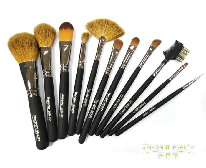 成套化妝刷中的刷毛硬度對化妝效果有何影響？